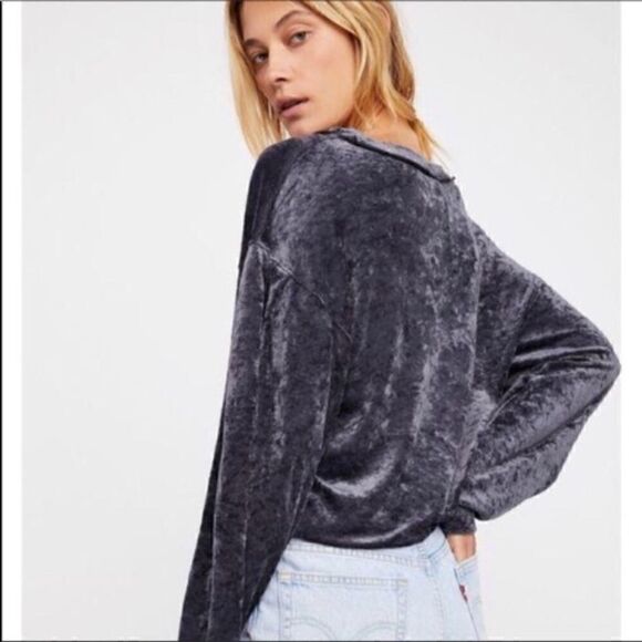 Free People We the Free Charcoal Gray Milan Velvet Long Sleeve Crew Sweatshirt! - Picture 2 of 6